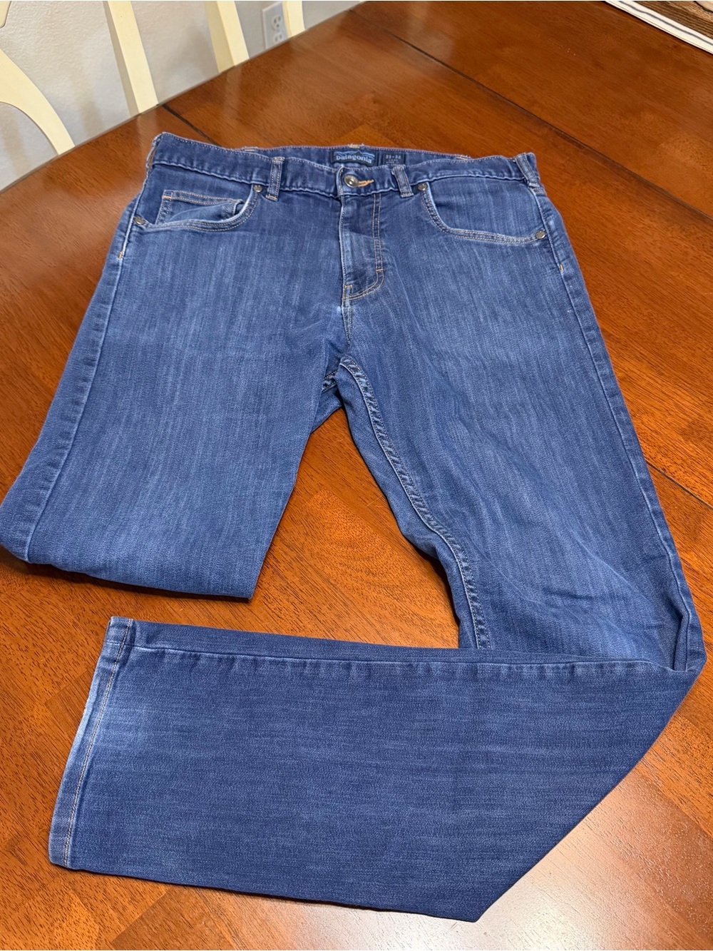 Patagonia Performance Straight Fit Jeans Men's Size 33x32 Denim Pants Workwear